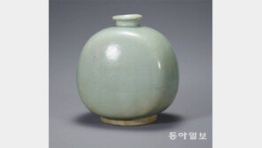 화려한 청자… 소박한 분청사기…