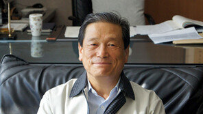 [CEO&]다윈건설 대표 “건설업 공멸 위기… 규제 폐지만이 능사 아니다”