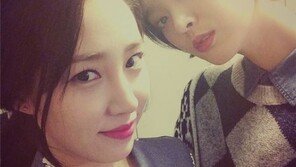 강소영, 최희와 절친 인증샷… 카리스마 넘치는 눈빛 ‘깜짝’