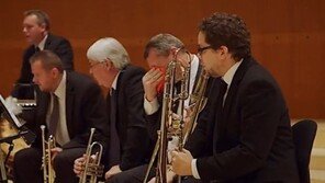 세계서 가장 매운 고추 먹고…오케스트라 ‘화끈한’ 연주