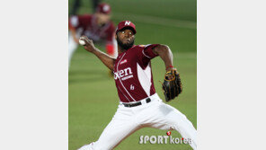 [포토] 넥센 소사, 삼성 향한 강력한 투구 ‘연승을 위하여~’