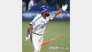 [포토] ‘한국시리즈’ 나바로, 소사 상대로 투런홈런… ‘화끈하네!’