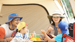 지루한 캠핑? 모노폴리가 있잖아!