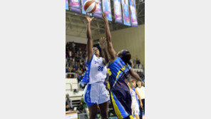 3쿼터 9점 박혜진, 신한 잡았다