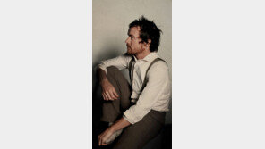 추운 계절을 껴안던 쓸쓸한 정서 그대로