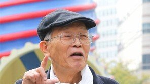 “詩와의 씨름은 유희하듯 즐거워”