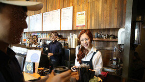 퍼펄즈, ‘수익금 전액 기부’ 일일 바리스타 변신