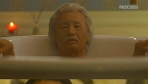 ‘미스터 백’ 신하균, 70대 노인으로 완벽 변신… 4시간 동안 분장