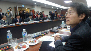 기초단체장 185명 “무상보육-기초연금 예산 부담못해”