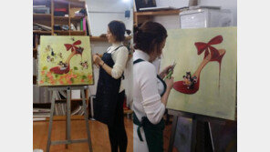 정지원 아나운서, 그림 작업 중인 모습 공개 “행복해요” 청순 미모