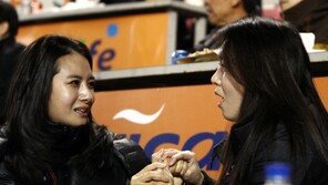 [포토] ‘삼성 넥센’ 이송정-조명진 포착… ‘미모에 시선 고정’