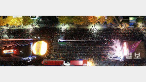 “빛 축제 즐기자” 청계천 몰린 시민들