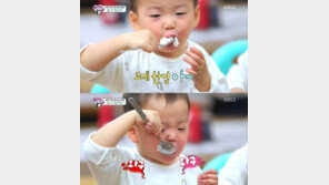 ‘슈퍼맨이 돌아왔다’ 삼둥이, 킹크랩 두고 흰쌀밥 흡입 “공깃밥 주세요”