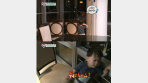 ‘슈퍼맨이 돌아왔다’ 삼둥이, VJ에게 폭풍 관심 “아저씨 뭐하세요?”