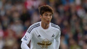 기성용 풀타임 활약… 스완지, 아스날에  2―1 역전승