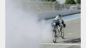 [영상] 로켓 자전거, 시속 333km 기록 “페라리 430 스쿠데리아보다 빨랐다”