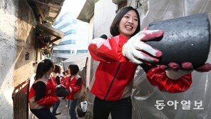 롯데백화점, 창립기념식 대신 연탄 배달