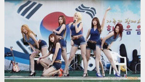 헬로비너스 멸공의 횃불, "군인들, 열렬한 환호!"