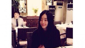 홍수아, 일상 패션보니…연한 메이크업에 자연스러운 헤어스타일 “청순 매력” 