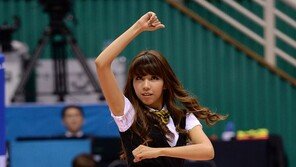 [포토] 치어리더, 격렬한 댄스에 치마가 훌러덩~ ‘초토화’