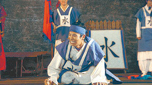 [부산/경남]‘마당극 이순신’ 무대, 130명 풍물놀이로 대미