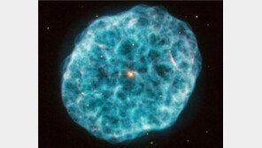 허블이 찍은 굴 성운, 천문학자 “200년 간 연구대상”…‘신비롭네’