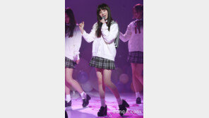 [화보] 러블리즈 쇼케이스 현장…청순 여고생들의 ’심쿵댄스’