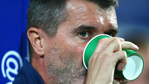 로이 킨, 유로예선 앞두고 팬 폭행 연루