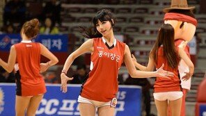 [포토] 치어리더, 男心 사로 잡는 미소 ‘시선이 절로~’