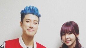 산이-레이나, MMA 수상 인증샷 “많이 들어주셔서 감사…더 노력할 것”