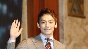 비, ‘나체 샤워’ 허위사진 유포에 법적 대응…“악성 루머, 명예훼손”