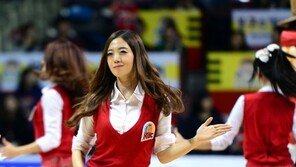 [포토] 치어리더, 미소와 상큼한 댄스 ‘분위기↑’