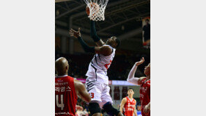 로드 ‘수비의 힘’…전창진 감독 웃다