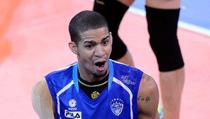 레오 25득점·박철우 10득점… 삼성화재,현대캐피탈에 완승