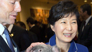 코알라 안은 朴대통령