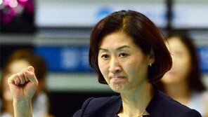 여왕거미의 ‘거미줄 배구’