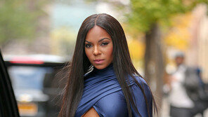 [화보] 아샨티, 가슴 밑부분 노출시킨 밀착 원피스