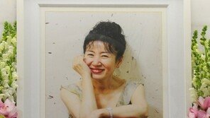 윤소정, 故 김자옥 빈소 조문… “아들 결혼식도 못 보고” 애통