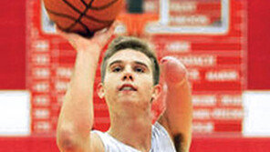 외팔 농구선수 잭, 감동의 NCAA 데뷔전