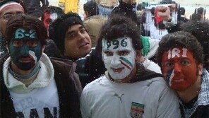 10만 관중 야유 뚫고 ‘야호’ 외쳐라