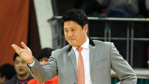 웃음 찾은 문경은… “1R 패했던 모비스-동부에 복수”