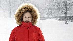 [Outdoor]다운 코트에 다운부츠… 한파에 더 돋보이는 따스한 그녀