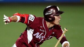 서건창, 프로야구 MVP 수상 “백척간두진일보… 발전하는 선수 될 것”