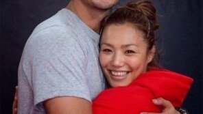 ‘공개연애’ 야마모토 세이코, 다르빗슈 유 품에 안겨 ‘광대 승천’