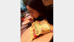 소이-소유진 ‘허니버터칩’ 인증샷…“한 봉지가 삶의 희망”