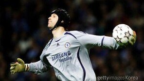 아스날, 슈체스니 경쟁자로 체흐 영입 시도…이적료 700만 파운드