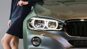 [포토]BMW 뉴 X6, 좌우로 커진 전조등 “눈빛이 살아있네”