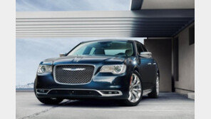 [2014 LA오토쇼]크라이슬러 300 부분변경 “고급화 전략에 가격은 그대로”