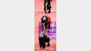 [포토] 치어리더, 격렬한 댄스… ‘시선 집중’