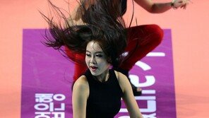[포토] 치어리더, 과감한 쩍벌에 입이 쩍! ‘남다른 섹시미’